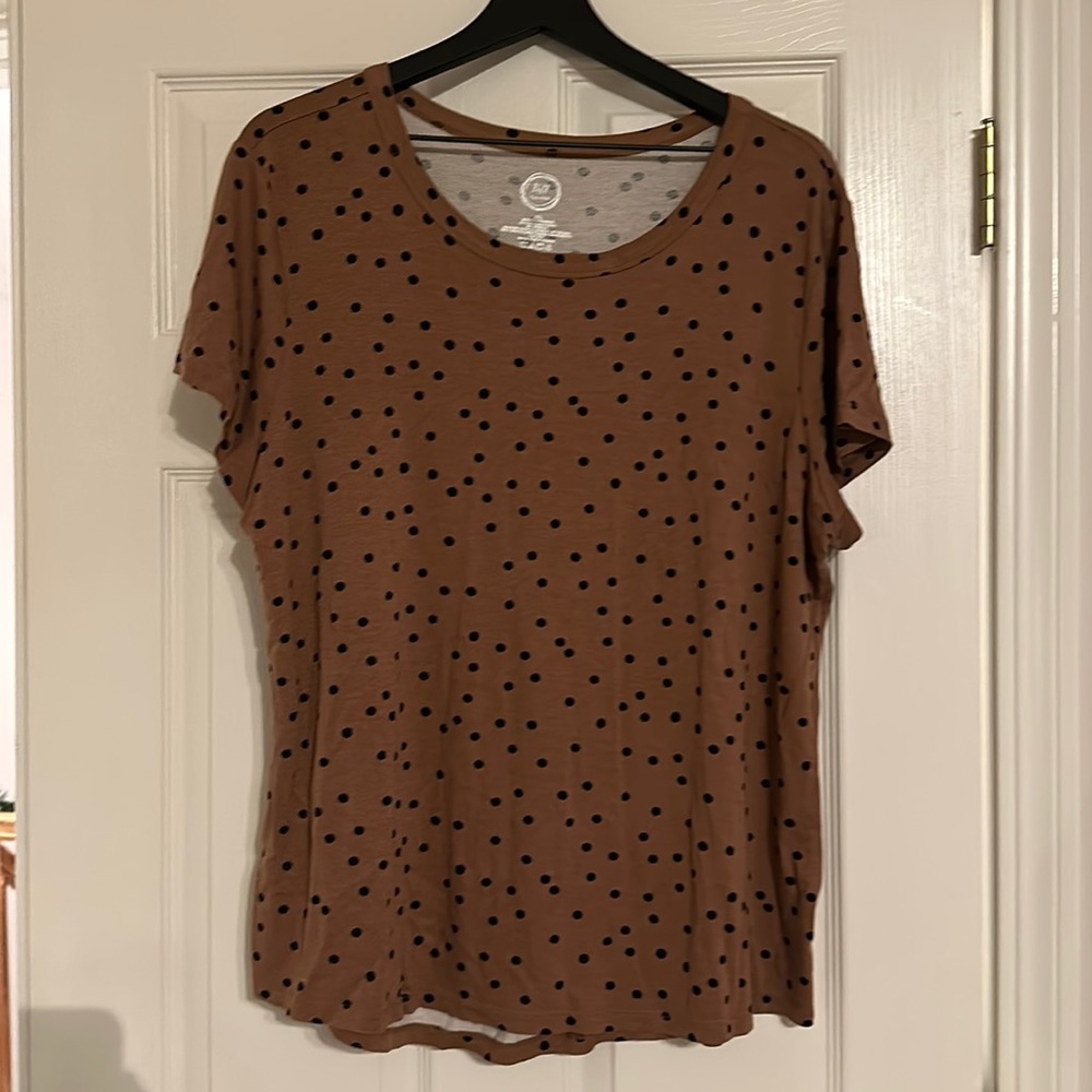 New without tags Maurice’s camel color tee with polka dot XXL